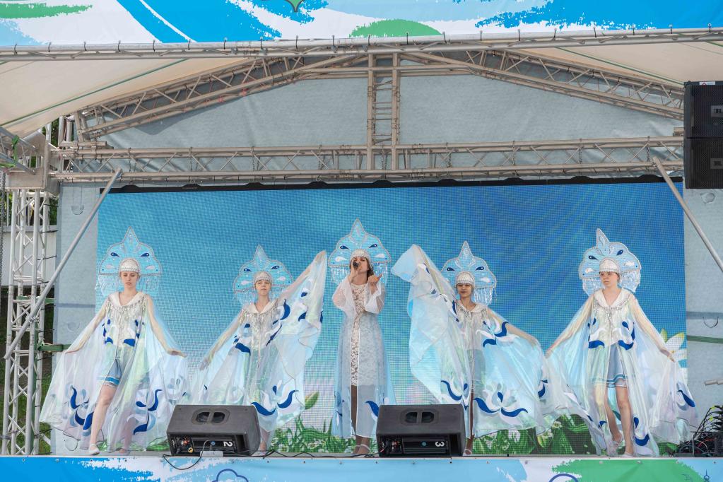 符拉迪沃斯托克:多彩活动庆“六一”