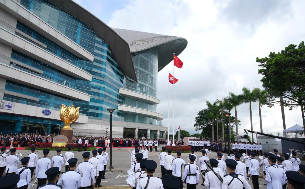 香港举行升旗仪式庆祝回归祖国26周年