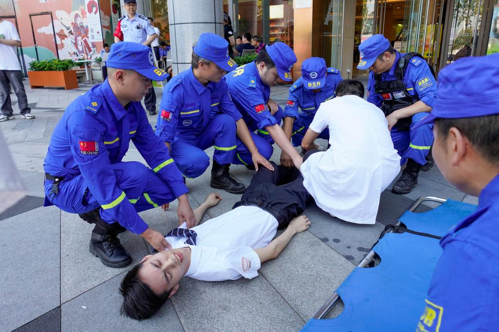 重庆南岸区举办滨江路防汛应急演练