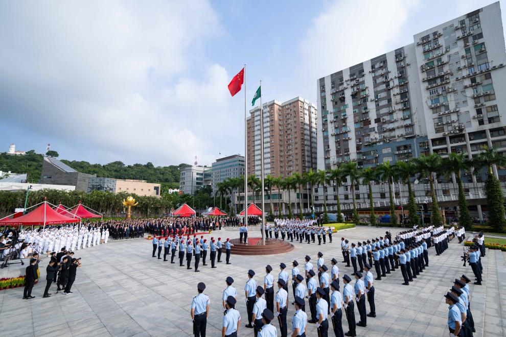 澳门举行国庆升旗仪式