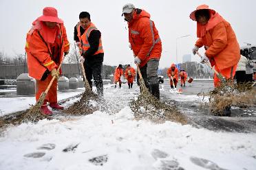 积极应对低温雨雪天气 保民生保安全