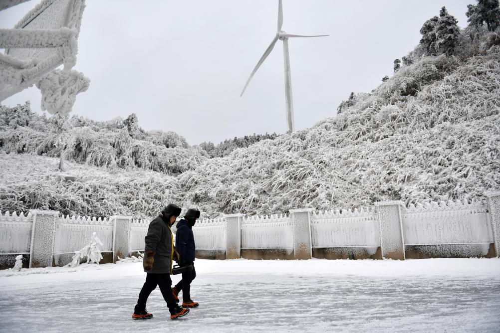 新华全媒+丨海拔1420米，电力“哨兵”风雪中守护万家灯火