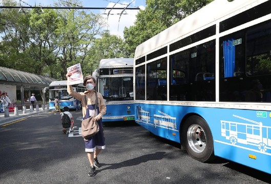 申城：百年公交20路焕新再出发