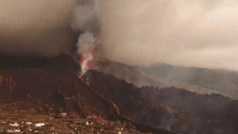 西班牙：拉帕爾馬島火山持續噴發——火山熔岩流重新活躍 大批民眾緊急撤離