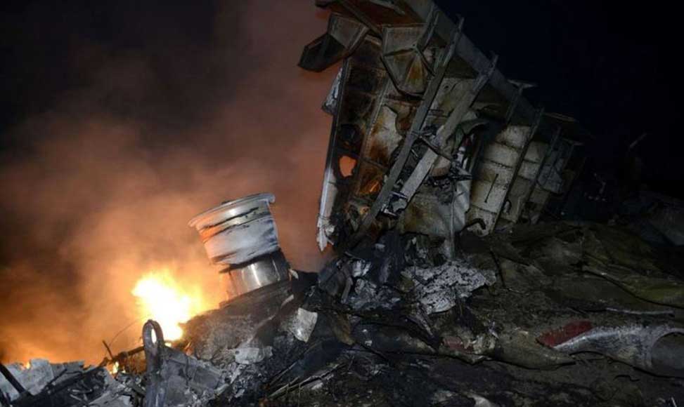 马航客机残骸：疑似弹孔曝光