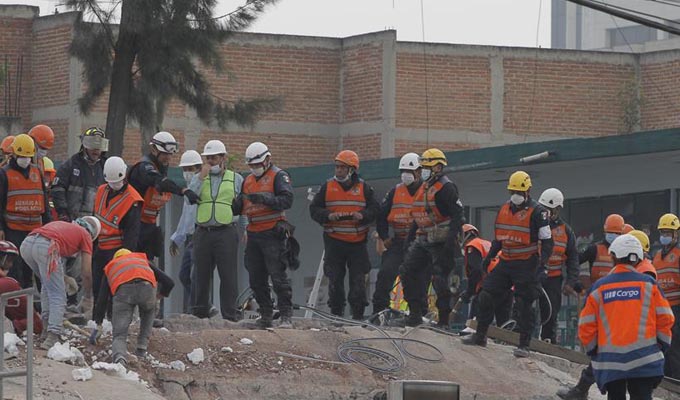 多方力量紧急救援墨西哥地震灾区