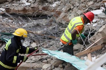 尼日利亚首都一在建楼房倒塌致2人死亡