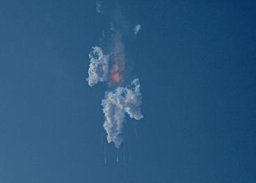 美太空探索技术公司“星舟”火箭发射升空后爆炸