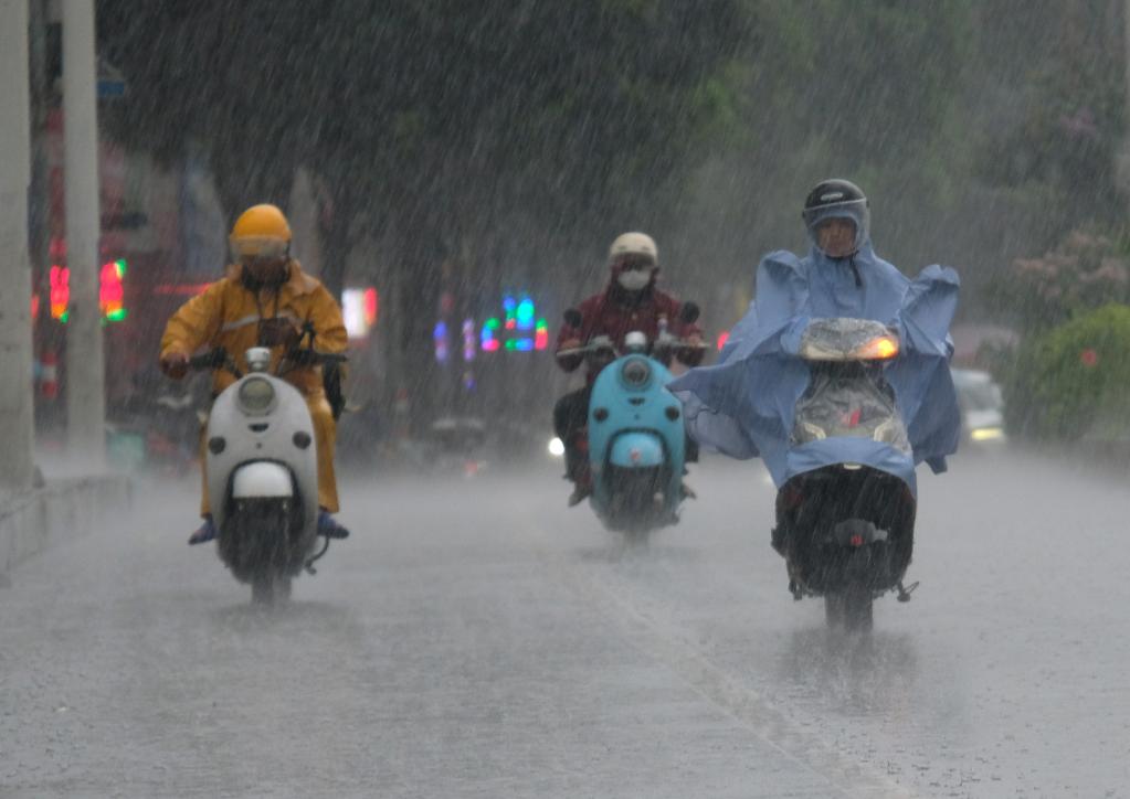 广西连续发布暴雨橙色预警