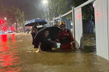 深圳普降极端特大暴雨 四项雨量记录破极值