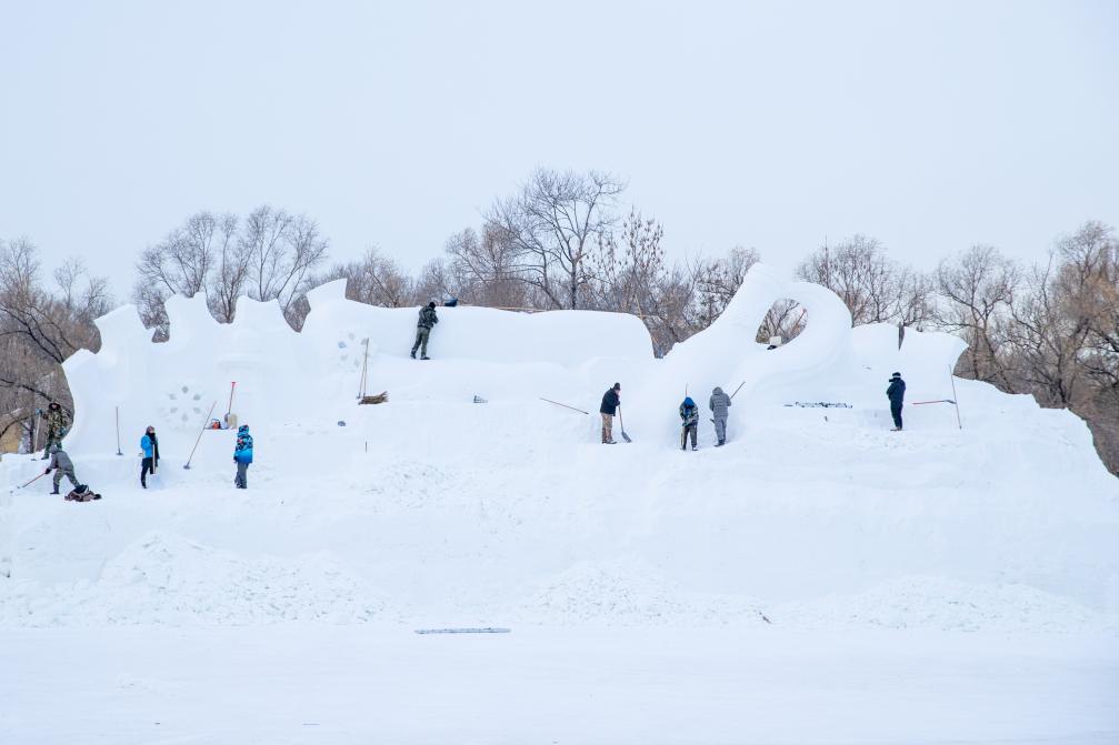 冰城火热雕琢“雪世界”